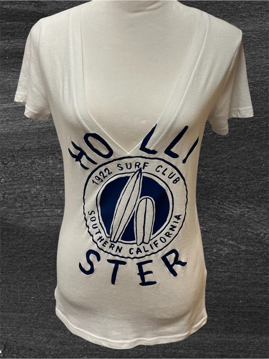Hollister Tops - Hollister V Neck T-shirt